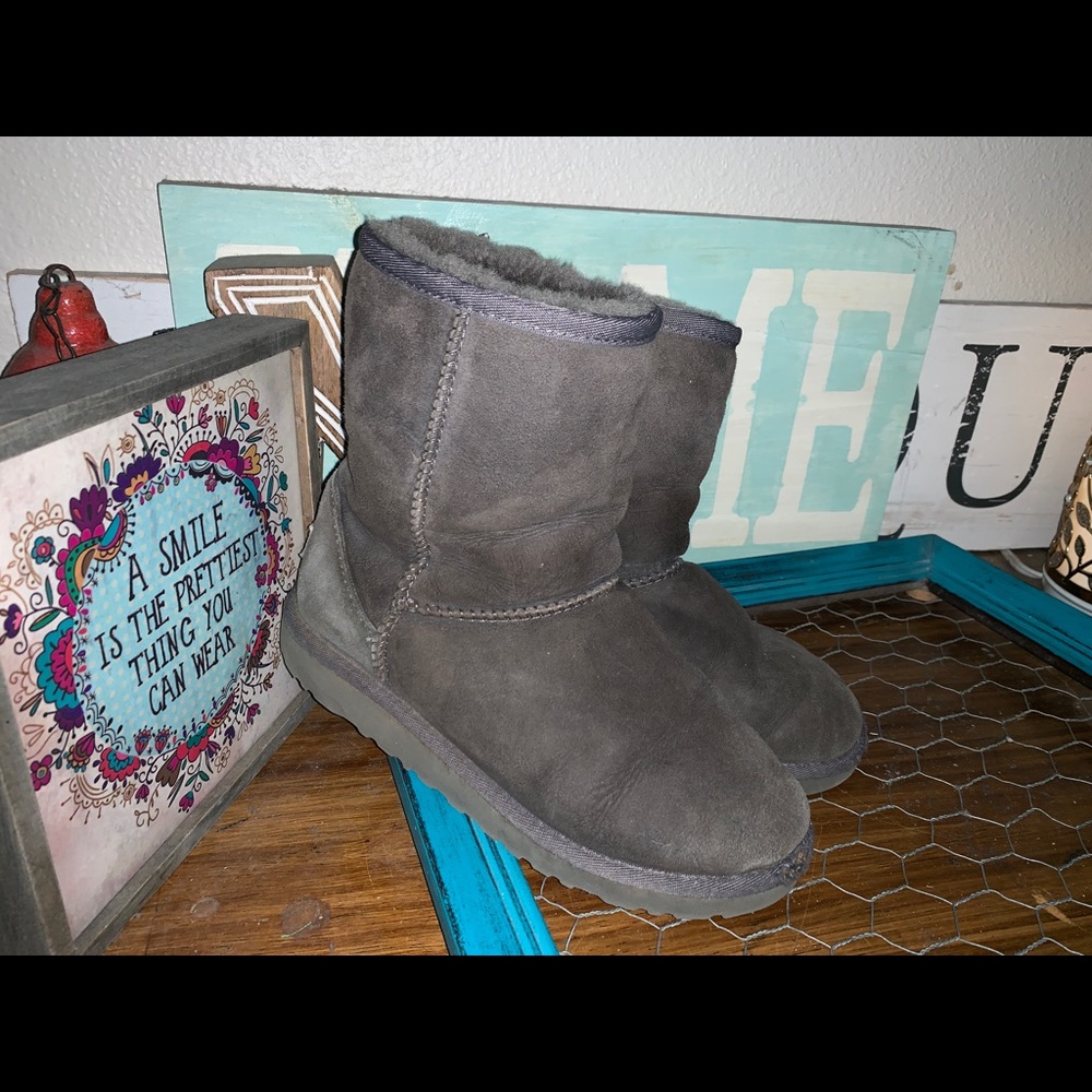 Ugg girl size 3